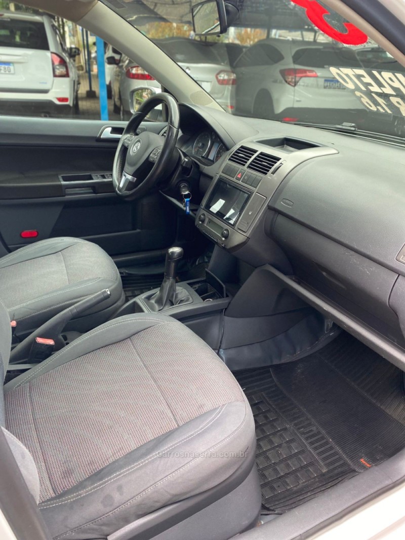 POLO SEDAN 1.6 MI COMFORTLINE 8V FLEX 4P MANUAL - 2013 - CANELA
