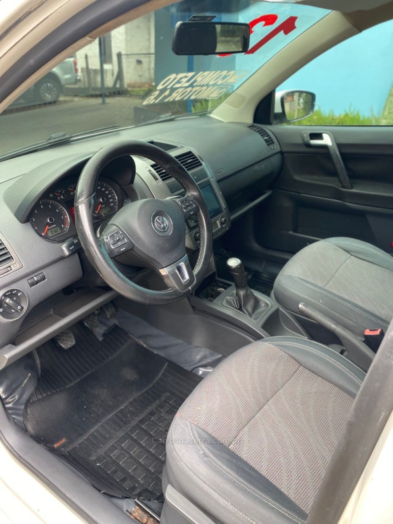 POLO SEDAN 1.6 MI COMFORTLINE 8V FLEX 4P MANUAL - 2013 - CANELA