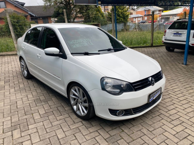 POLO SEDAN 1.6 MI COMFORTLINE 8V FLEX 4P MANUAL - 2013 - CANELA