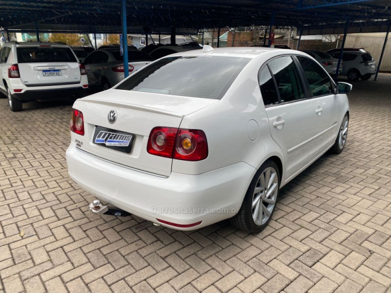 POLO SEDAN 1.6 MI COMFORTLINE 8V FLEX 4P MANUAL - 2013 - CANELA