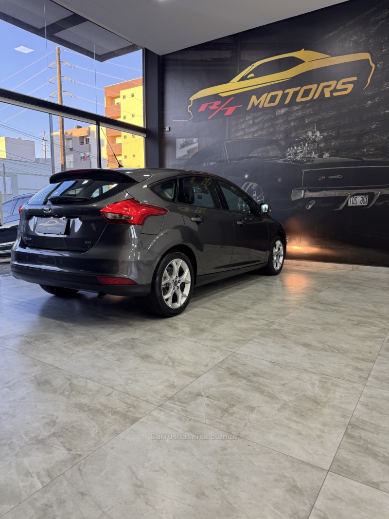 FOCUS 2.0 SE HATCH 16V FLEX 4P AUTO - 2016 - CAXIAS DO SUL