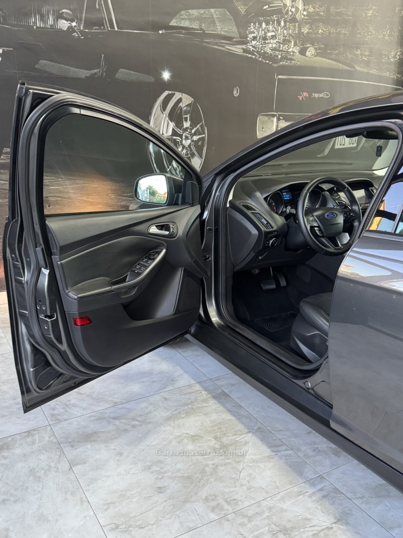 FOCUS 2.0 SE HATCH 16V FLEX 4P AUTO - 2016 - CAXIAS DO SUL