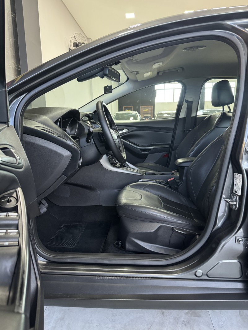 FOCUS 2.0 SE HATCH 16V FLEX 4P AUTO - 2016 - CAXIAS DO SUL
