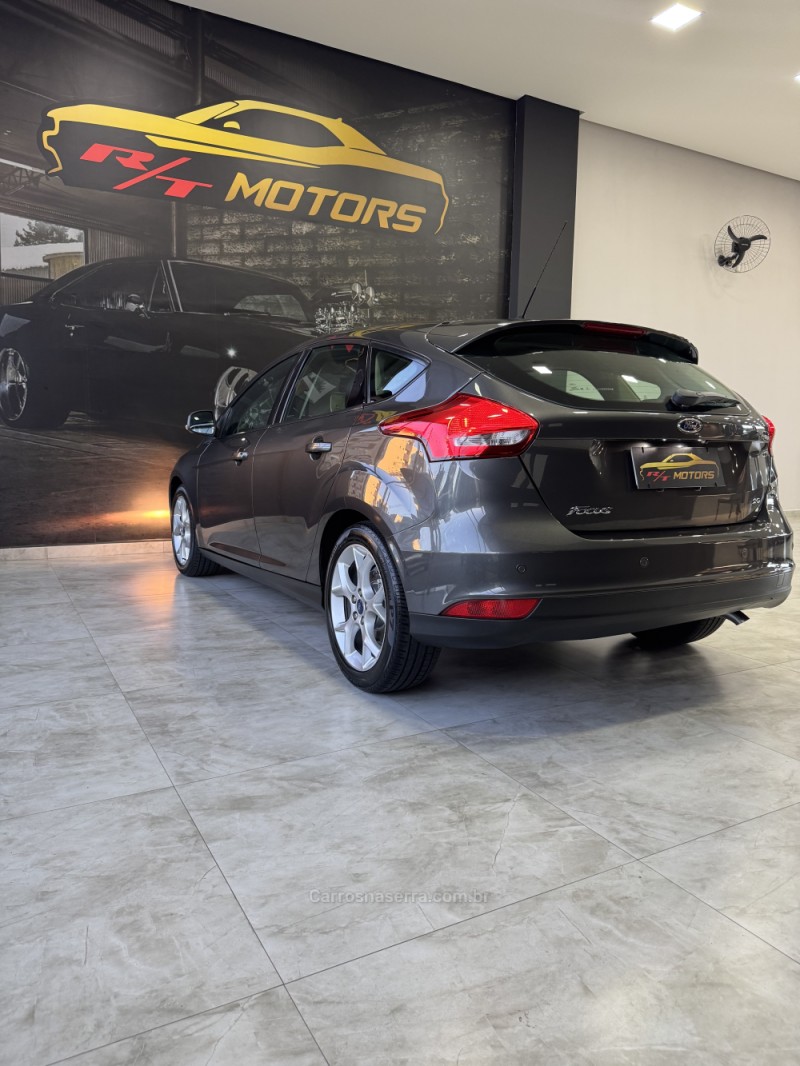 FOCUS 2.0 SE HATCH 16V FLEX 4P AUTO - 2016 - CAXIAS DO SUL