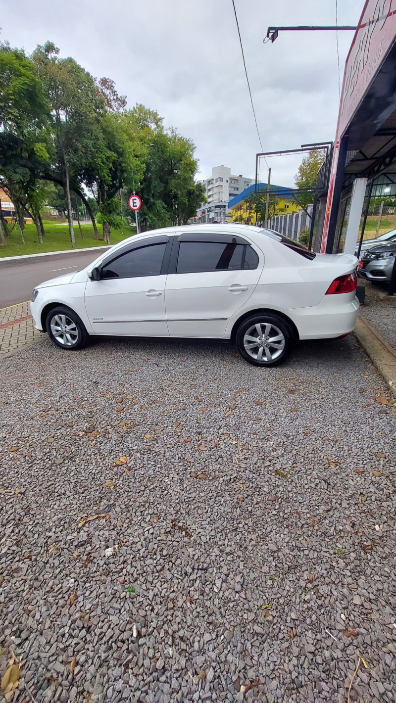 VOYAGE 1.6 MI HIGHLINE 8V FLEX 4P MANUAL - 2014 - BOM PRINCíPIO