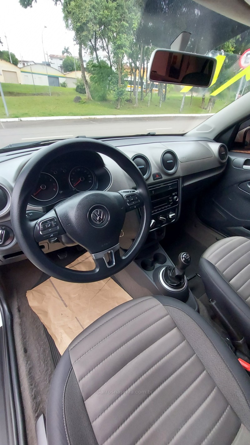 VOYAGE 1.6 MI HIGHLINE 8V FLEX 4P MANUAL - 2014 - BOM PRINCíPIO