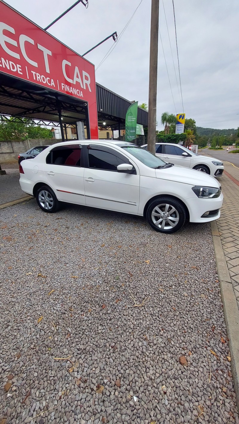 VOYAGE 1.6 MI HIGHLINE 8V FLEX 4P MANUAL - 2014 - BOM PRINCíPIO