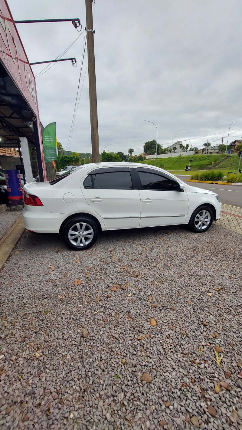 VOYAGE 1.6 MI HIGHLINE 8V FLEX 4P MANUAL - 2014 - BOM PRINCíPIO