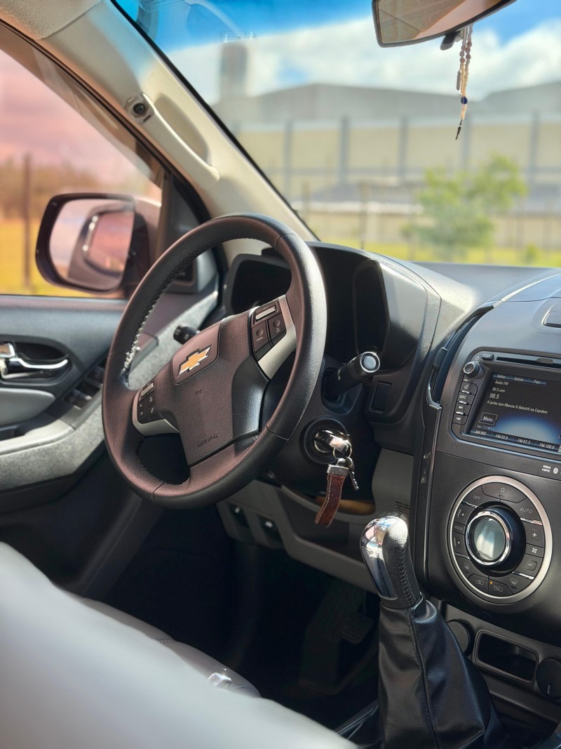 S10 2.4 LTZ 4X2 CD 8V FLEX 4P MANUAL - 2014 - ANTôNIO PRADO