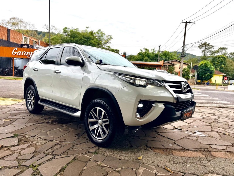 HILUX SW4 2.8 SRX 4X4 16V TURBO INTERCOOLER DIESEL 4P AUTOMÁTICO - 2019 - TRêS COROAS