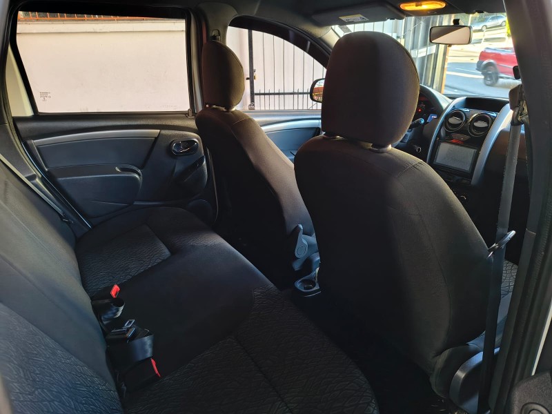DUSTER 1.6 EXPRESSION 4X2 16V FLEX 4P MANUAL - 2017 - CAXIAS DO SUL