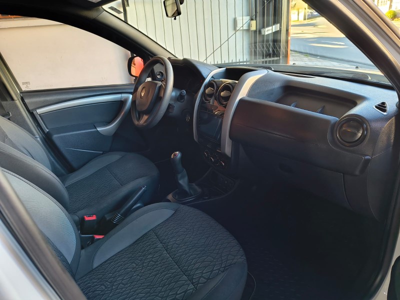 DUSTER 1.6 EXPRESSION 4X2 16V FLEX 4P MANUAL - 2017 - CAXIAS DO SUL