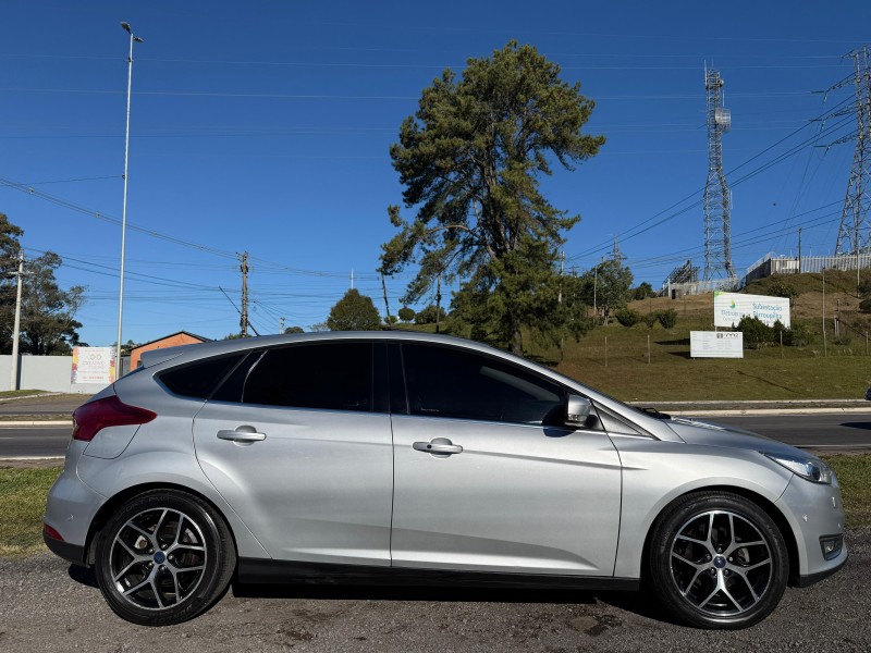 focus 2.0 titanium hatch 16v flex 4p automatico 2016 farroupilha