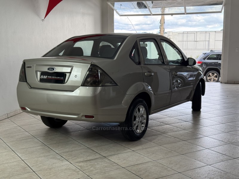 FIESTA 1.6 ROCAM SE SEDAN 8V FLEX 4P MANUAL - 2011 - GUAPORé