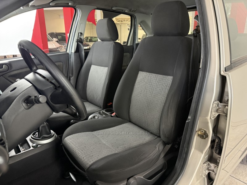 FIESTA 1.6 ROCAM SE SEDAN 8V FLEX 4P MANUAL - 2011 - GUAPORé
