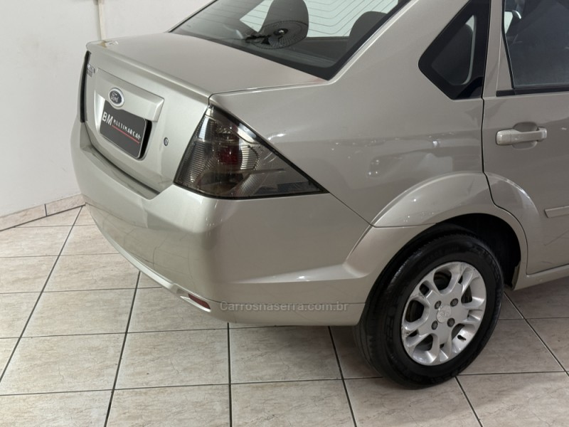 FIESTA 1.6 ROCAM SE SEDAN 8V FLEX 4P MANUAL - 2011 - GUAPORé