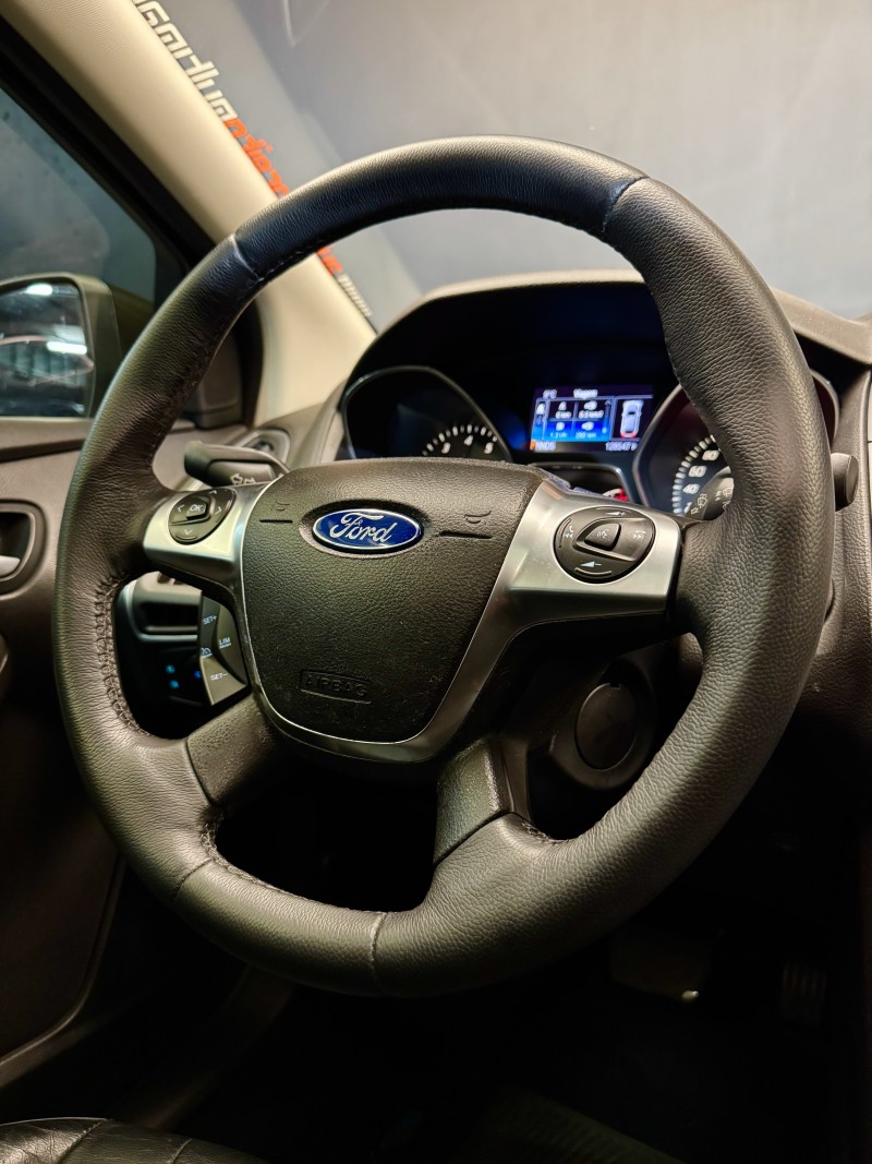 FOCUS 2.0 TITANIUM PLUS SEDAN 16V FLEX 4P AUTOMÁTICO - 2015 - CAXIAS DO SUL