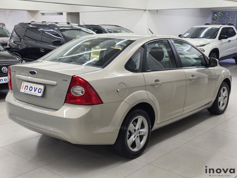 FOCUS 2.0 GLX SEDAN 16V FLEX 4P MANUAL - 2011 - NOVO HAMBURGO