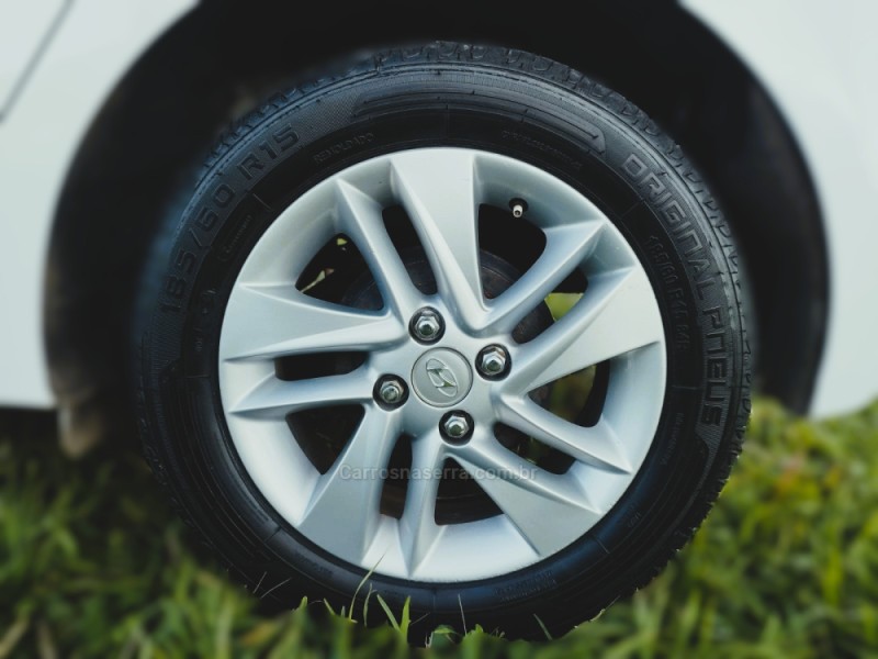 HB20 1.6 COMFORT PLUS 16V FLEX 4P MANUAL - 2014 - NOVO HAMBURGO