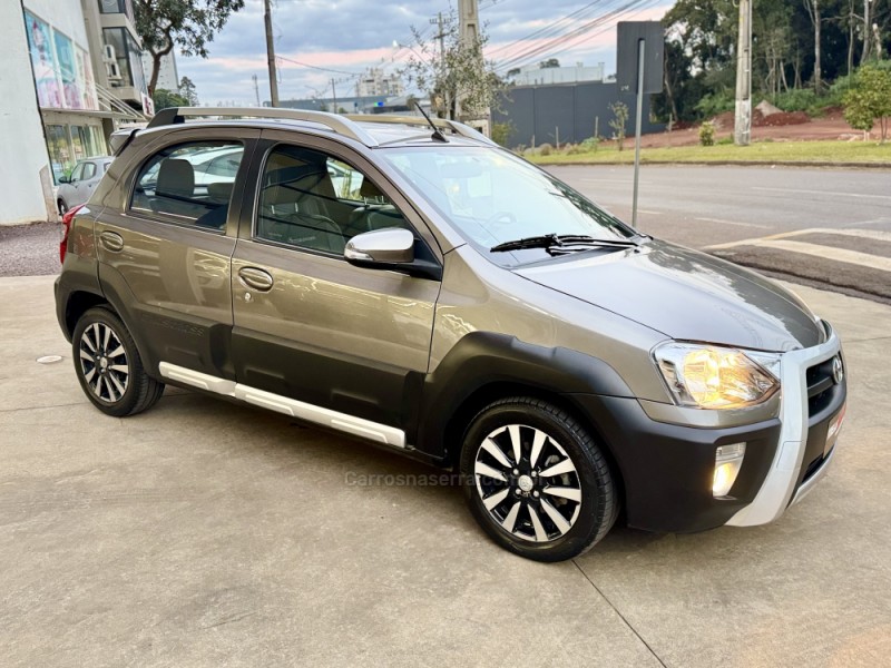ETIOS CROSS 1.5 16V FLEX 4P MANUAL - 2017 - LAJEADO