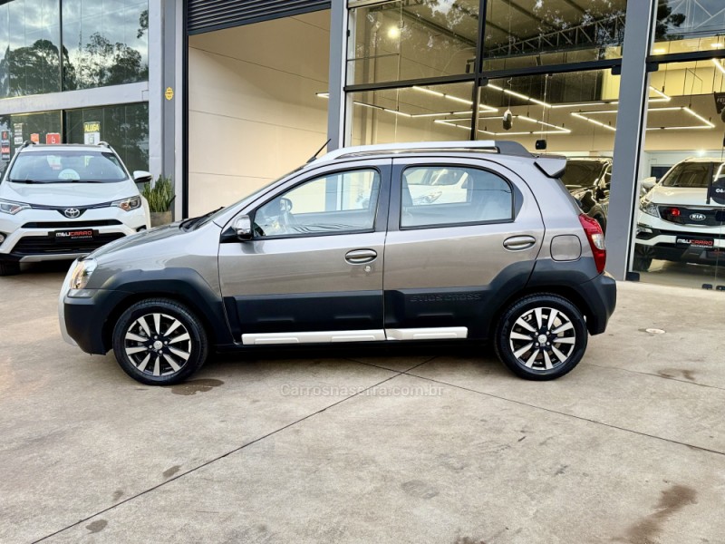ETIOS CROSS 1.5 16V FLEX 4P MANUAL - 2017 - LAJEADO