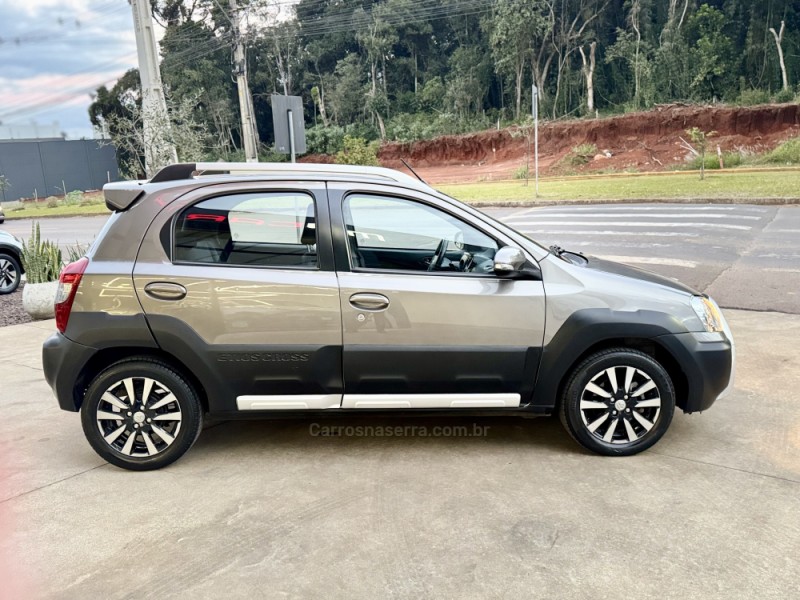 ETIOS CROSS 1.5 16V FLEX 4P MANUAL - 2017 - LAJEADO