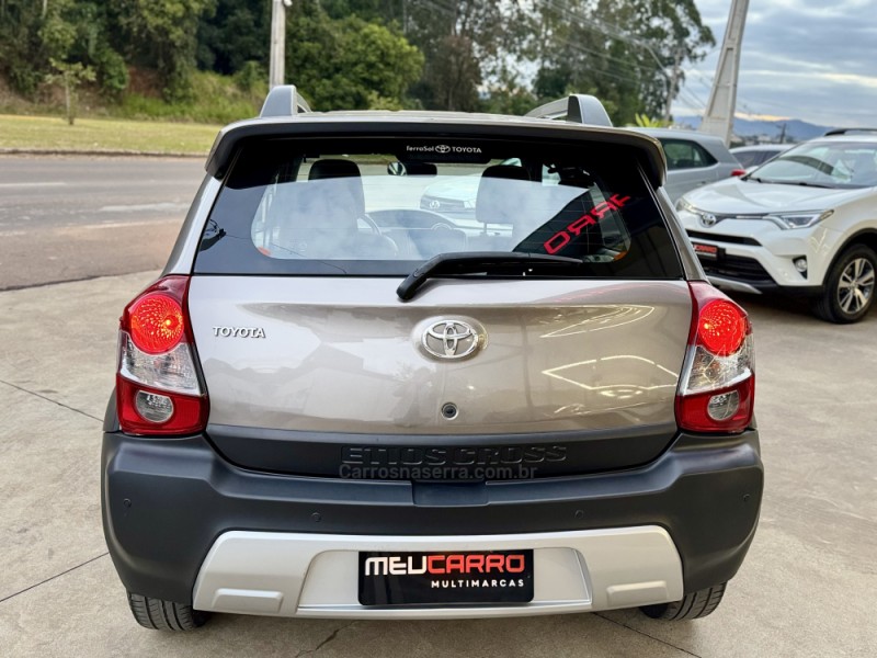 ETIOS CROSS 1.5 16V FLEX 4P MANUAL - 2017 - LAJEADO