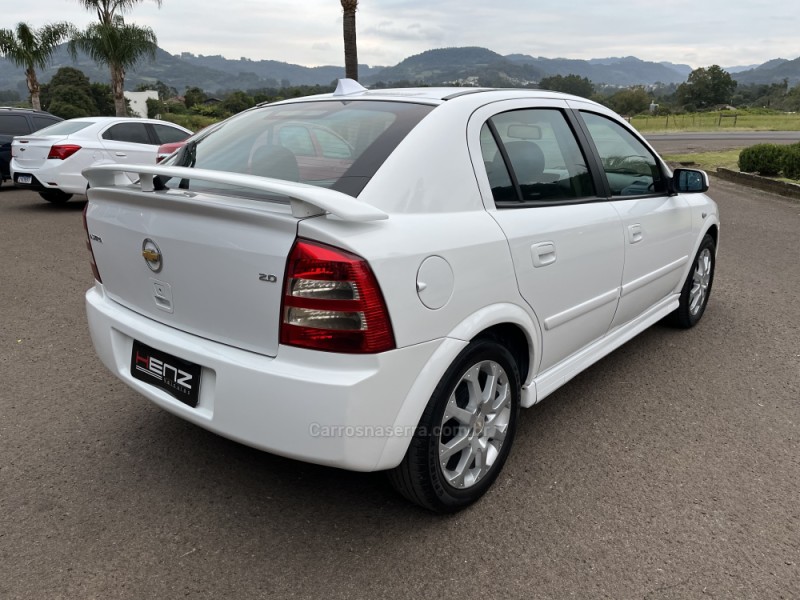 ASTRA 2.0 MPFI ADVANTAGE 8V FLEX 2P MANUAL - 2010 - BOM PRINCíPIO