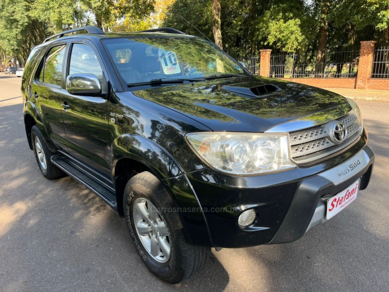 HILUX SW4 3.0 SRV 4X4 7 LUGARES 16V TURBO INTERCOOLER DIESEL 4P AUTOMÁTICO - 2010 - FELIZ
