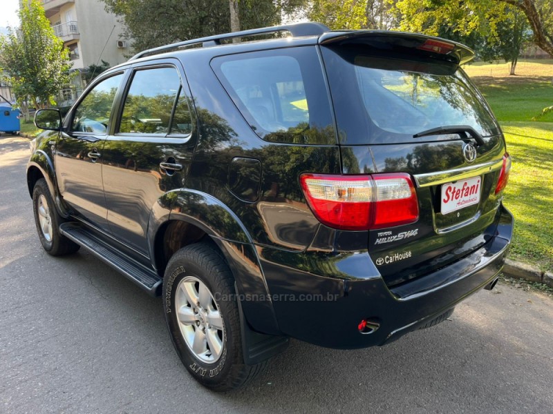 HILUX SW4 3.0 SRV 4X4 7 LUGARES 16V TURBO INTERCOOLER DIESEL 4P AUTOMÁTICO - 2010 - FELIZ