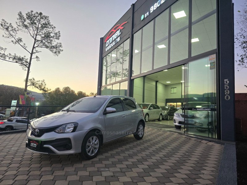 ETIOS 1.5 X PLUS 16V FLEX 4P AUTOMÁTICO