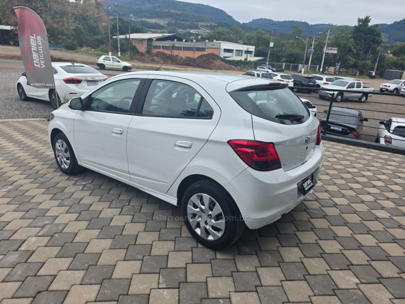 ONIX 1.4 MPFI LT 8V FLEX 4P MANUAL - 2016 - ENCANTADO