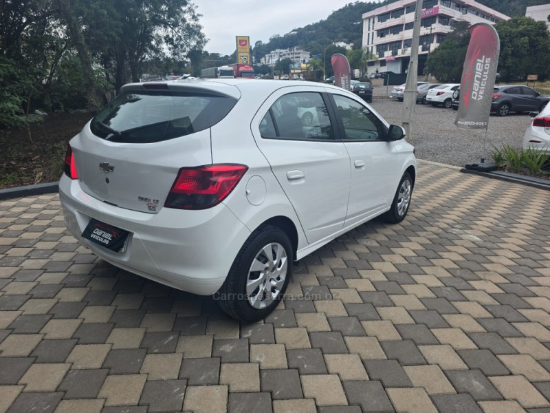 ONIX 1.4 MPFI LT 8V FLEX 4P MANUAL - 2016 - ENCANTADO