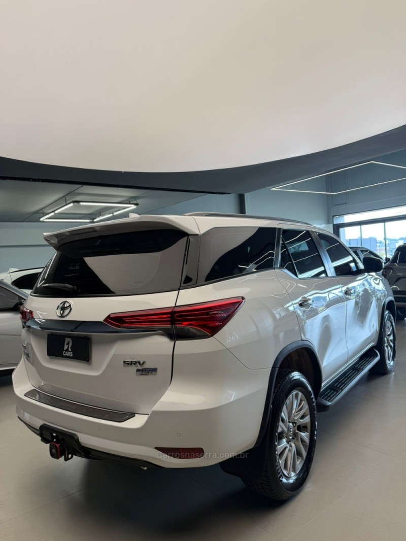 HILUX SW4 2.7 SRV 4X2 16V FLEX 7 LUGARES 4P AUTOMÁTICO - 2021 - LAJEADO