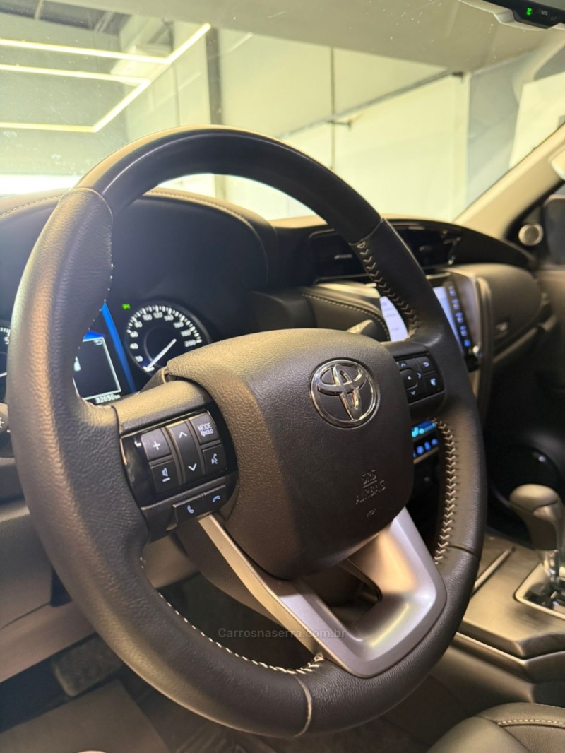 HILUX SW4 2.7 SRV 4X2 16V FLEX 7 LUGARES 4P AUTOMÁTICO - 2021 - LAJEADO