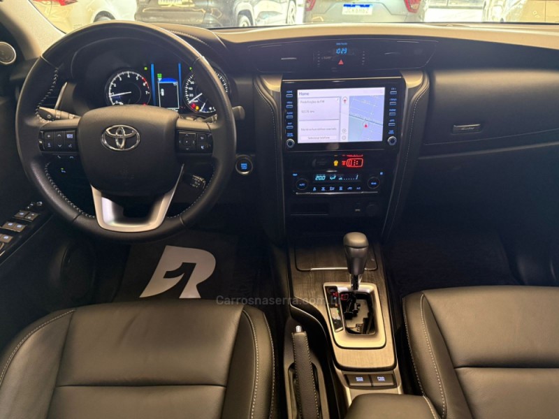 HILUX SW4 2.7 SRV 4X2 16V FLEX 7 LUGARES 4P AUTOMÁTICO - 2021 - LAJEADO
