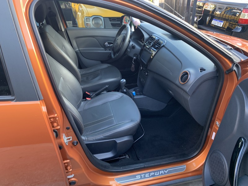 SANDERO 1.6 STEPWAY 8V FLEX 4P AUTOMATIZADO - 2015 - CAXIAS DO SUL