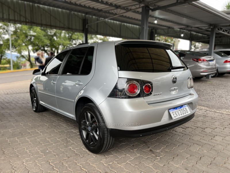 GOLF 1.6 MI SPORTLINE 8V FLEX 4P MANUAL - 2011 - BOM PRINCíPIO