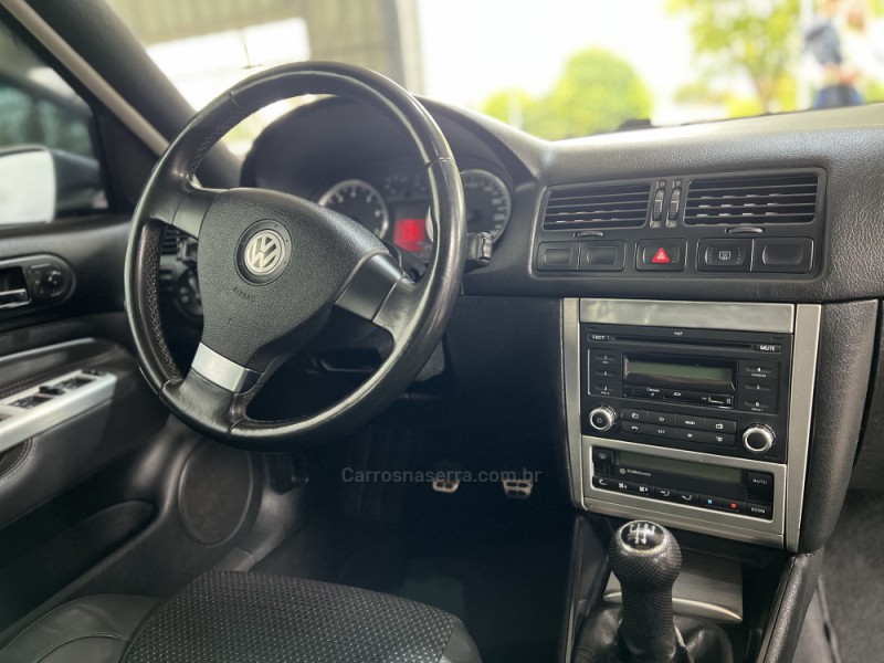 GOLF 1.6 MI SPORTLINE 8V FLEX 4P MANUAL - 2011 - BOM PRINCíPIO