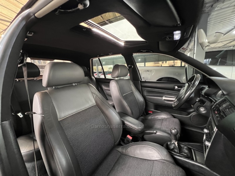 GOLF 1.6 MI SPORTLINE 8V FLEX 4P MANUAL - 2011 - BOM PRINCíPIO