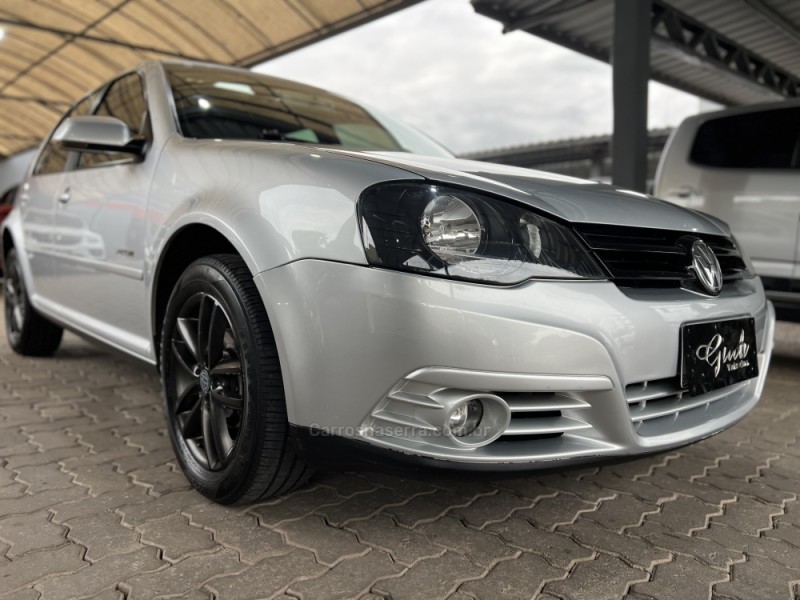 GOLF 1.6 MI SPORTLINE 8V FLEX 4P MANUAL - 2011 - BOM PRINCíPIO