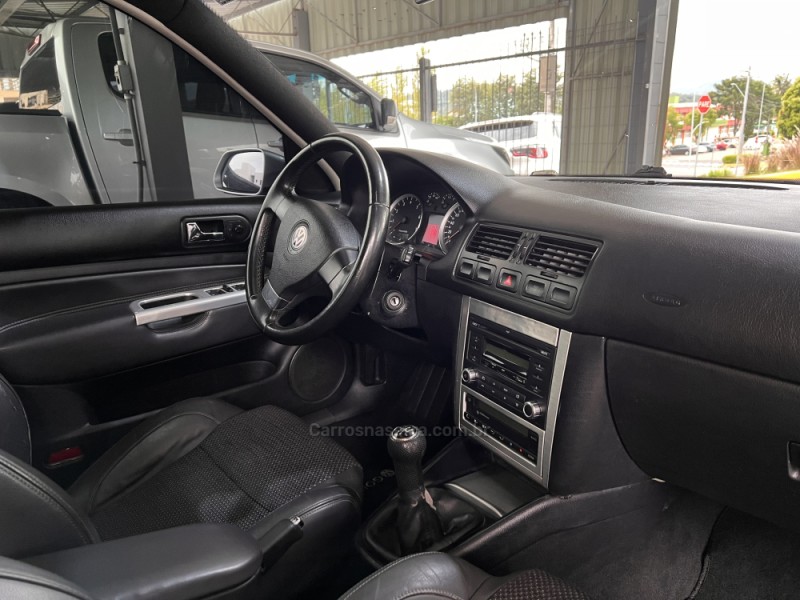 GOLF 1.6 MI SPORTLINE 8V FLEX 4P MANUAL - 2011 - BOM PRINCíPIO