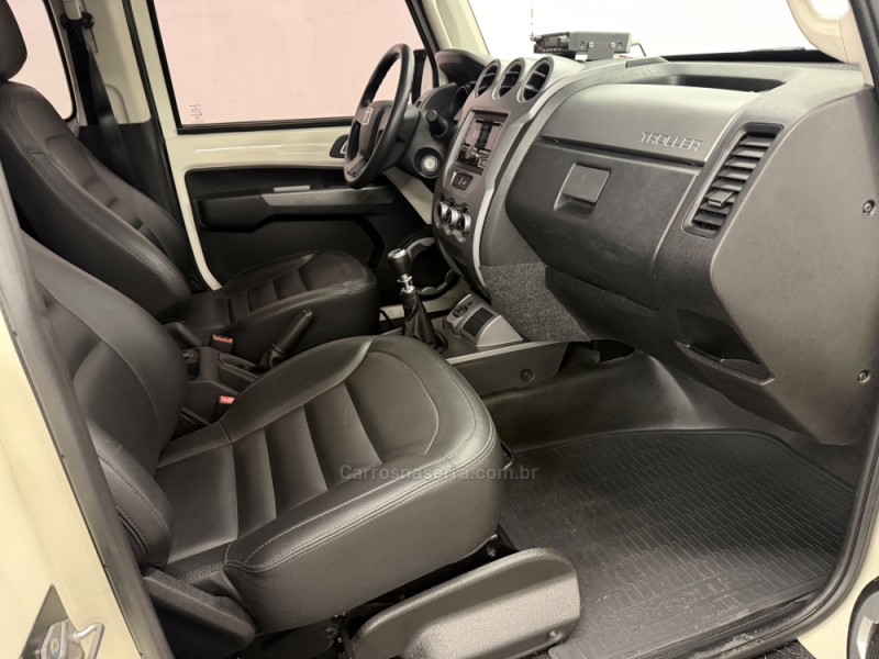 T4 3.2 TX4 TETO RÍGIDO 20V DIESEL 2P MANUAL - 2015 - CAXIAS DO SUL
