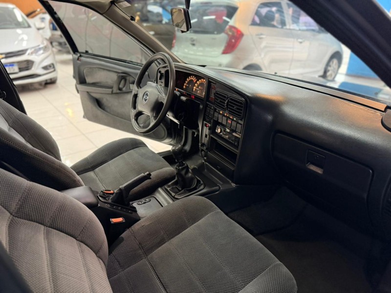 OMEGA 2.2 MPFI GLS 8V GASOLINA 4P MANUAL - 1996 - CAXIAS DO SUL