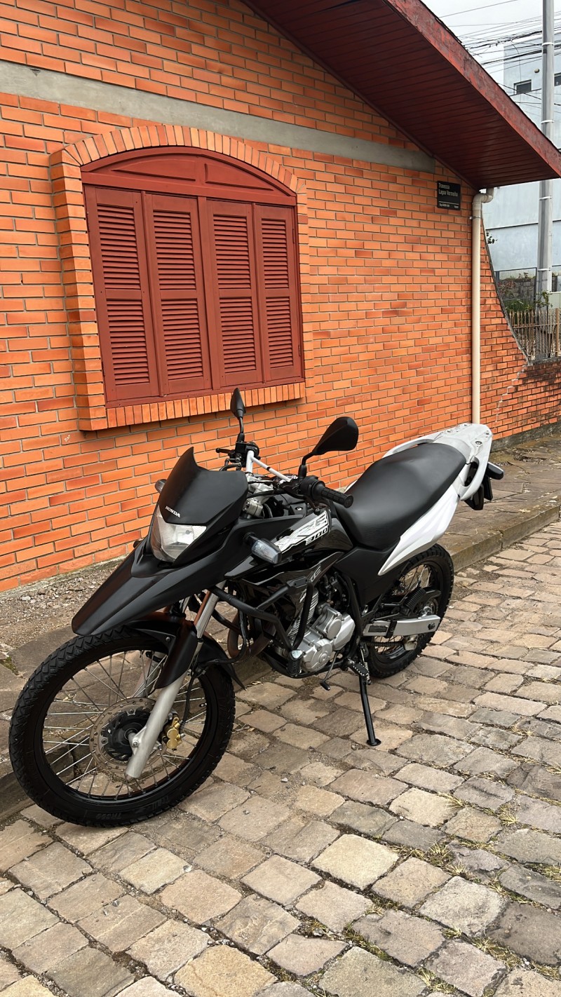 xre 300 standard 2011 caxias do sul