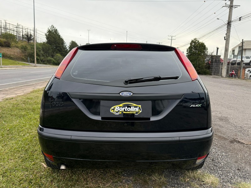 FOCUS 1.6 GL 8V FLEX 4P MANUAL - 2009 - FARROUPILHA