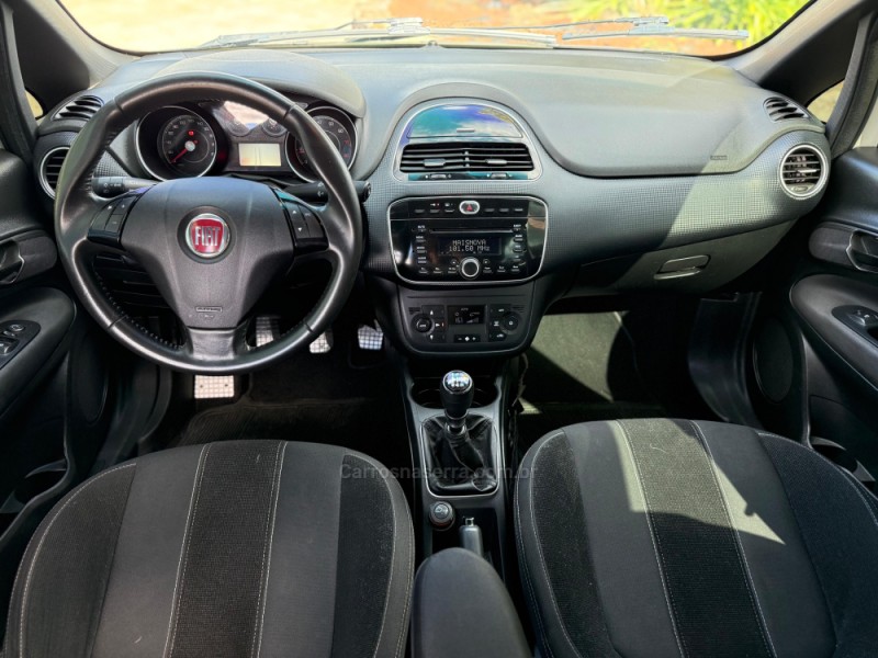 PUNTO 1.8 BLACKMOTION 16V FLEX 4P MANUAL - 2016 - VACARIA