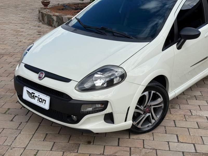 PUNTO 1.8 BLACKMOTION 16V FLEX 4P MANUAL - 2016 - VACARIA