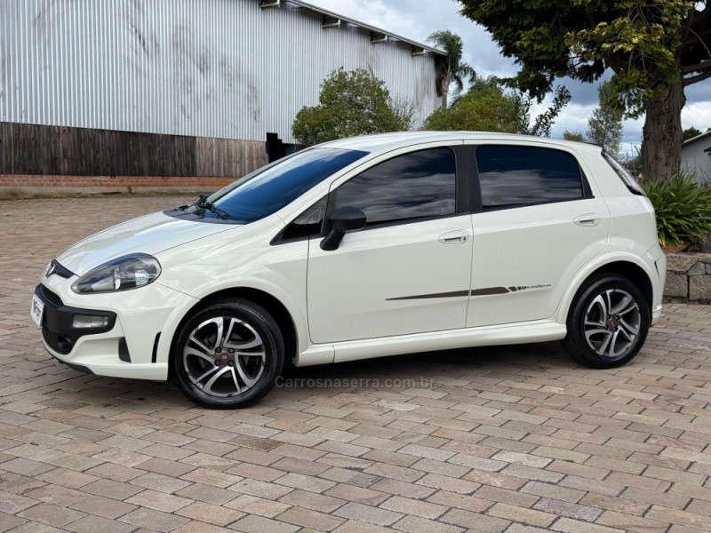 PUNTO 1.8 BLACKMOTION 16V FLEX 4P MANUAL - 2016 - VACARIA