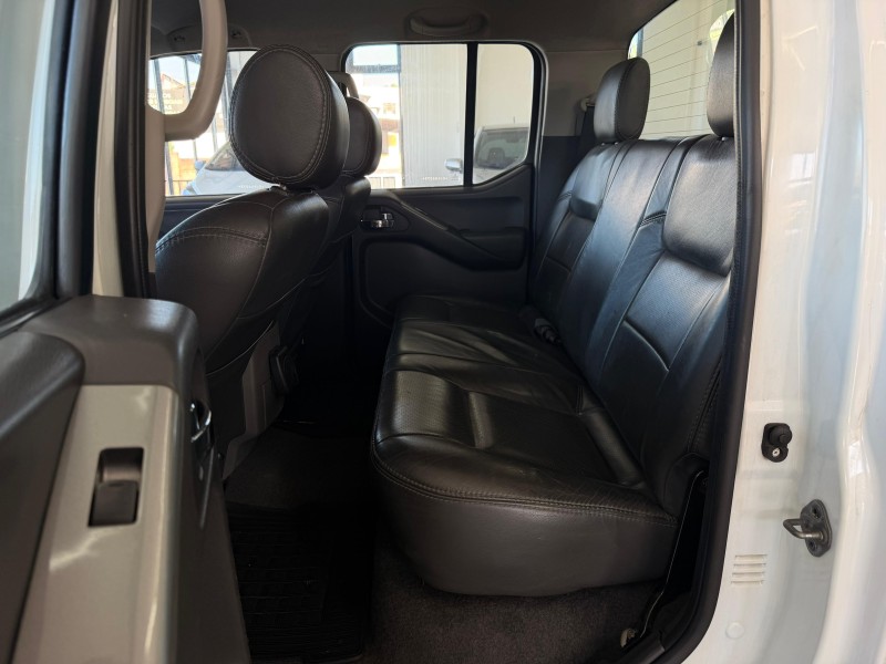 FRONTIER 2.5 SV ATTACK 4X4 CD TURBO ELETRONIC DIESEL 4P AUTOMÁTICO - 2014 - FELIZ